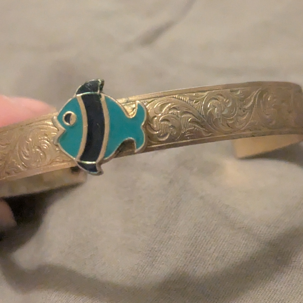 Adorable vintage fish bracelet